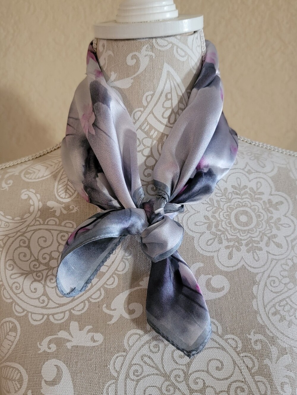 Women's 100% Silk Square Gray Floral Scarf NEW